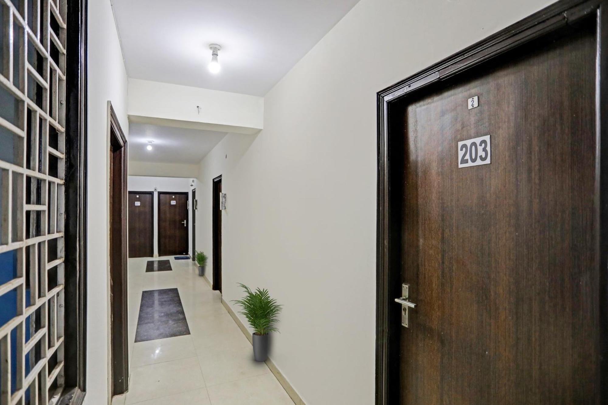 Hotel O Kalkaji Delhi New Delhi Buitenkant foto